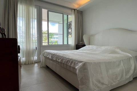 Condo in Phuket, Thailand, 2 bedrooms  № 167176 - photo 19