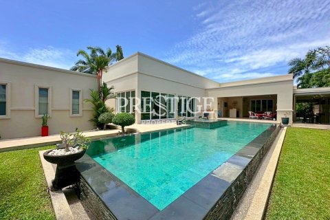 House in Pattaya, Thailand 3 bedrooms № 198038