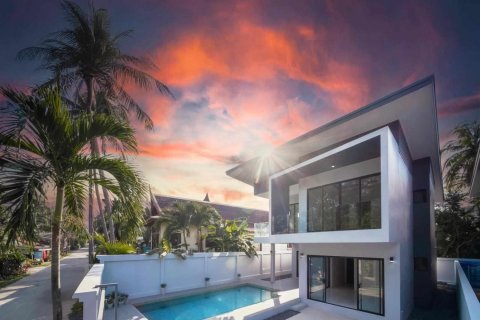 Villa in Ko Samui, Thailand 3 bedrooms № 179907 - photo 2