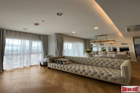 Apartment in Bangkok, Thailand 2 bedrooms № 193977 - photo 5