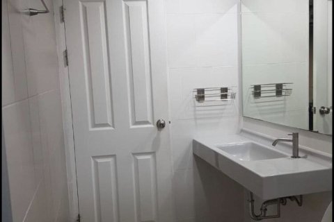 Studio dans le Condo à Suan Luang, Bangkok, Thaïlande  № 156554 - photo 3