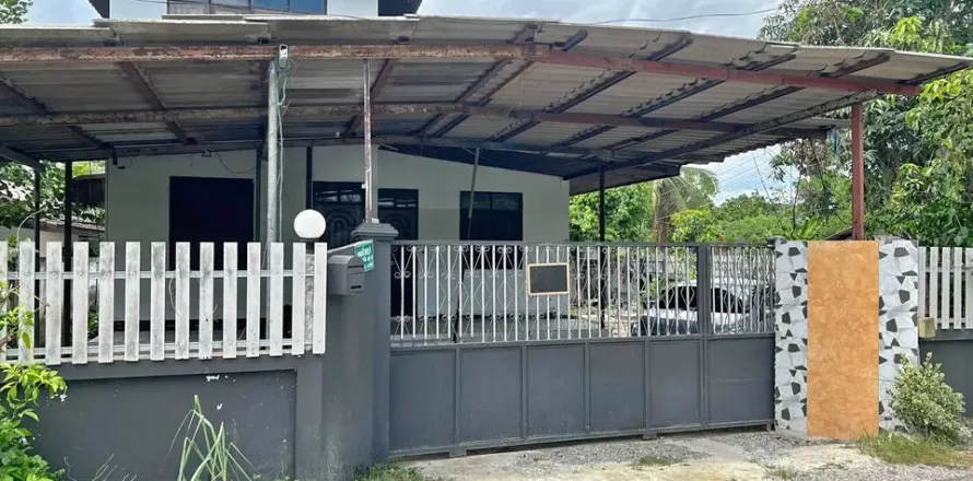 House in Saraphi, Thailand 3 bedrooms № 156551