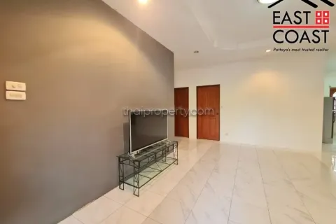 Casa de 3 dormitorios en Pattaya, Tailandia № 213618 - foto 5