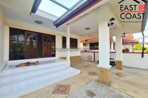 Casa de 3 dormitorios en Pattaya, Tailandia № 213618 - foto 4