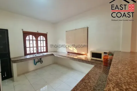 Casa de 3 dormitorios en Pattaya, Tailandia № 213618 - foto 11
