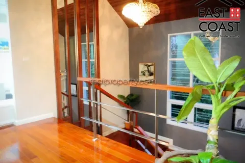 Casa de 5 dormitorios en Pattaya, Tailandia № 213614 - foto 17