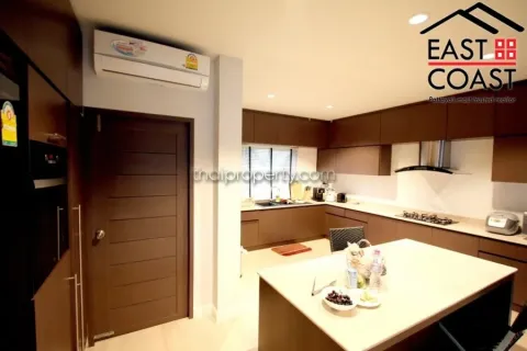 Casa de 5 dormitorios en Pattaya, Tailandia № 213614 - foto 7