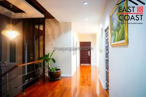 Casa de 5 dormitorios en Pattaya, Tailandia № 213614 - foto 18