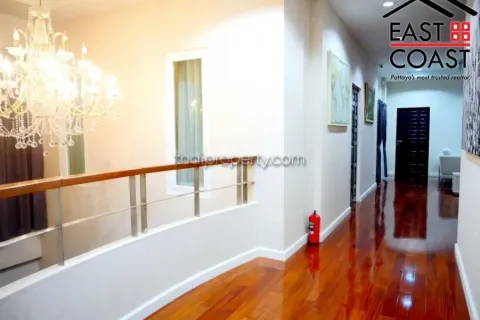 Casa de 5 dormitorios en Pattaya, Tailandia № 213614 - foto 19