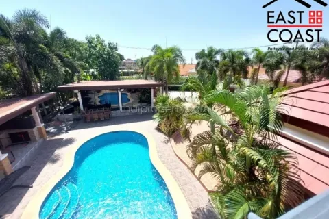 Casa de 5 dormitorios en Pattaya, Tailandia № 213614 - foto 29