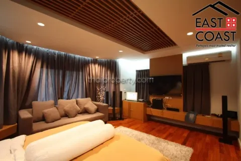 Casa de 5 dormitorios en Pattaya, Tailandia № 213614 - foto 23