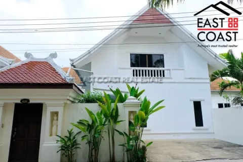 Casa de 3 dormitorios en Pattaya, Tailandia № 213617 - foto 2