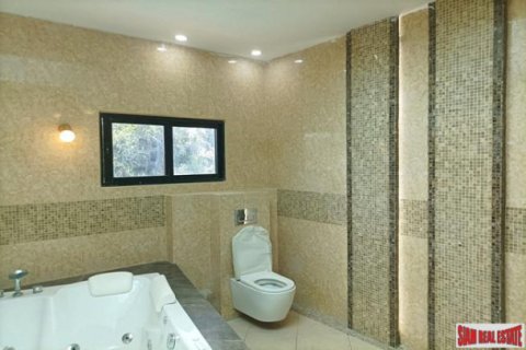 Villa on Jomtien Beach, Pattaya, Thailand 4 bedrooms № 203242 - photo 4