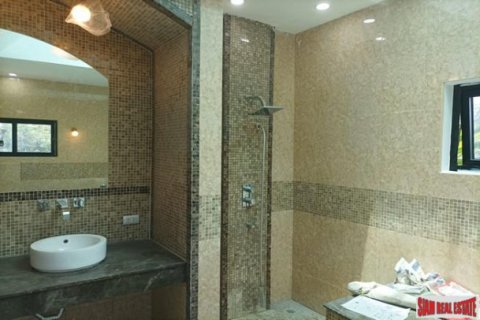 Villa on Jomtien Beach, Pattaya, Thailand 4 bedrooms № 203242 - photo 5