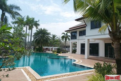 Villa on Jomtien Beach, Pattaya, Thailand 4 bedrooms № 203242