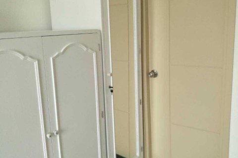 Studio in the Condo in Bueng Kum, Bangkok, Thailand  № 159581 - photo 4