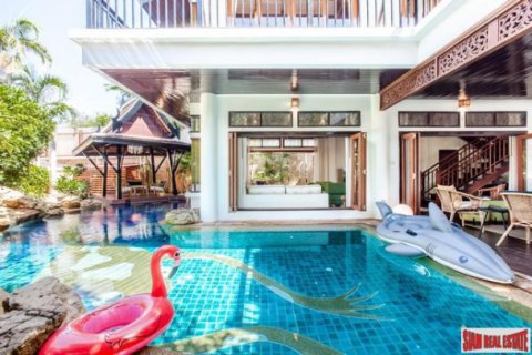 Villa on Jomtien Beach, Pattaya, Thailand 4 bedrooms № 193002 - photo 4