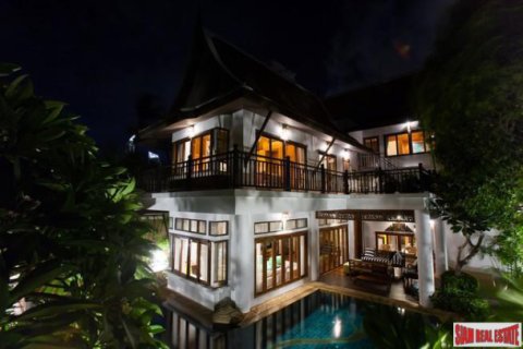 Villa on Jomtien Beach, Pattaya, Thailand 4 bedrooms № 193002