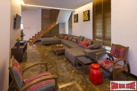 Villa in Pattaya, Thailand 6 bedrooms № 193001 - photo 3