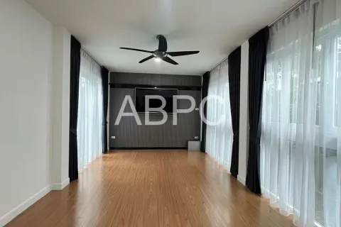 Casa de 3 dormitorios en Pattaya, Tailandia № 211676 - foto 5