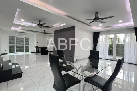 Casa de 3 dormitorios en Pattaya, Tailandia № 211676 - foto 4