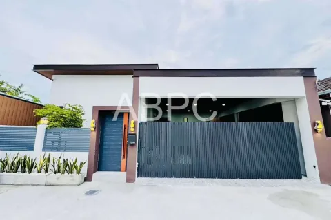 Casa de 3 dormitorios en Pattaya, Tailandia № 211679 - foto 4