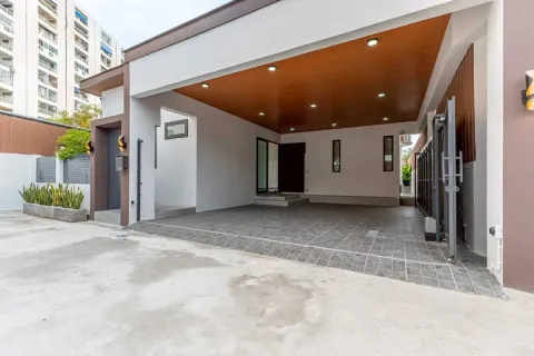Casa de 3 dormitorios en Pattaya, Tailandia № 211679 - foto 17