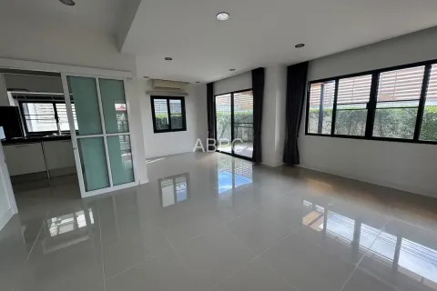 Casa de 3 dormitorios en Pattaya, Tailandia № 211674 - foto 16