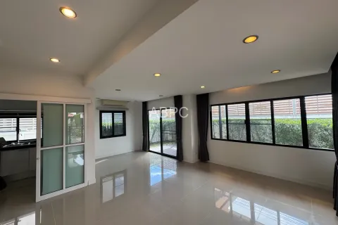 Casa de 3 dormitorios en Pattaya, Tailandia № 211674 - foto 14