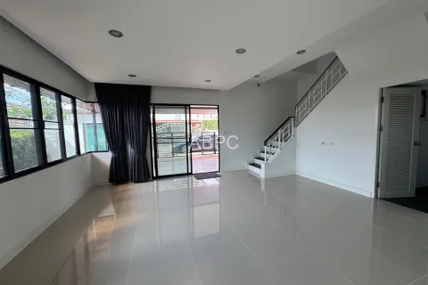 Casa de 3 dormitorios en Pattaya, Tailandia № 211674 - foto 17