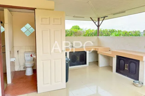 Casa de 4 dormitorios en Pattaya, Tailandia № 211677 - foto 9