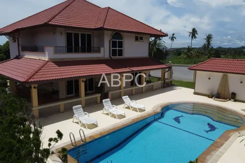 Casa de 4 dormitorios en Pattaya, Tailandia № 211677 - foto 14