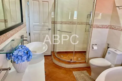 Casa de 4 dormitorios en Pattaya, Tailandia № 211677 - foto 7