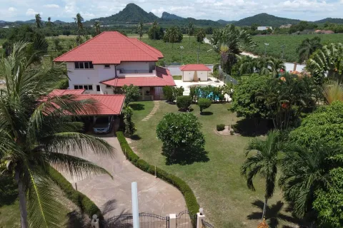 Casa de 4 dormitorios en Pattaya, Tailandia № 211677 - foto 18