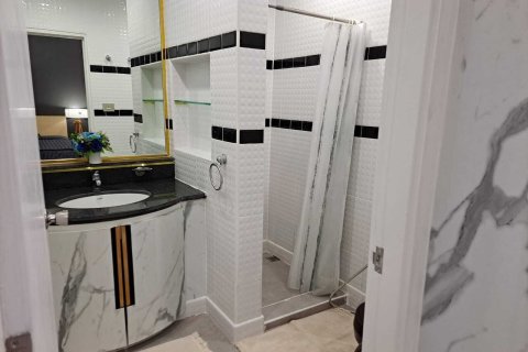 Condo in Khlong Toei, Bangkok, Thailand, 2 bedrooms  № 160511 - photo 5