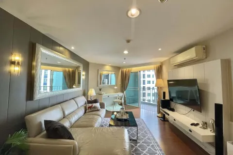 Condo in Huai Khwang, Bangkok, Thailand, 3 bedrooms № 160513 - photo 8