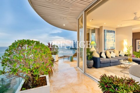 Condo in Pattaya, Thailand, 3 bedrooms  № 198622