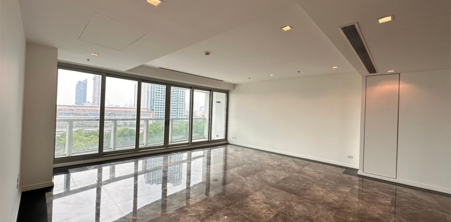 Condo in Bangkok, Thailand, 3 bedrooms  № 187343