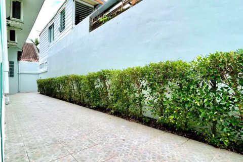 House in Phuket, Thailand 3 bedrooms № 171153 - photo 12