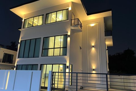 Вилла в Паттайе, Таиланд с 7 спальнями  № 171152 - фото 3