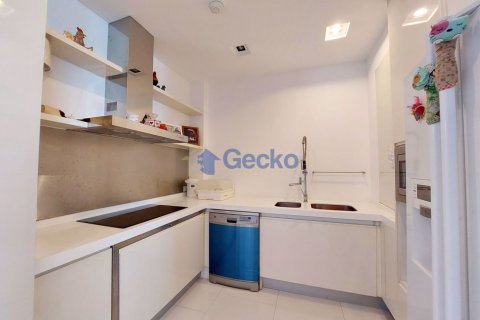 Condo in Pattaya, Thailand, 2 bedrooms № 196782 - photo 7