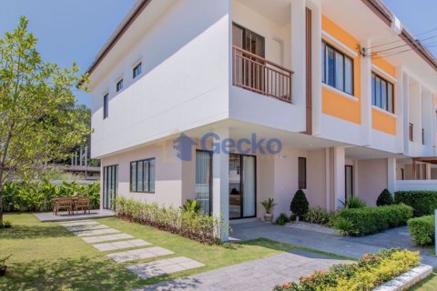House in Pattaya, Thailand 3 bedrooms № 196779