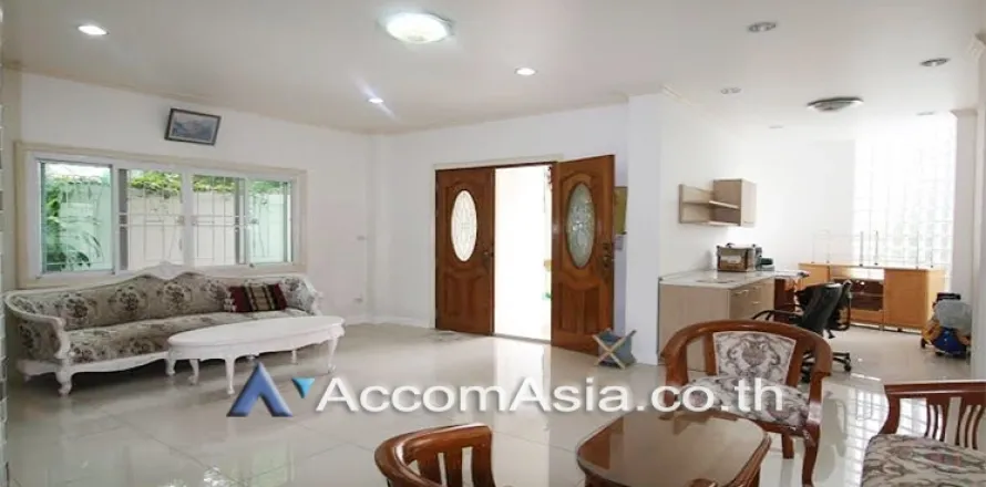 Haus in Phra Khanong, Bangkok, Thailand 5 Schlafzimmer № 215713