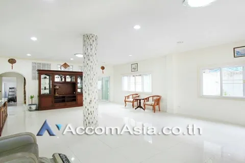 Haus in Phra Khanong, Bangkok, Thailand 5 Schlafzimmer № 215713 - Foto 2