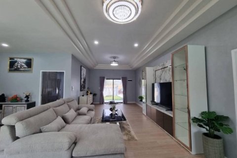 Villa in Bang Sare, Thailand 3 bedrooms № 119429 - photo 2