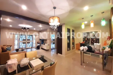 House in Nonthaburi, Thailand 3 bedrooms № 154338 - photo 2