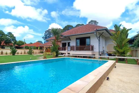 Villa in Rayong, Thailand 2 bedrooms № 154337 - photo 16