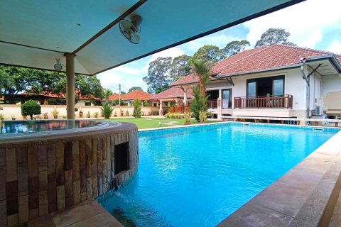 Villa in Rayong, Thailand 2 bedrooms № 154337 - photo 18