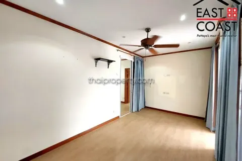 Casa de 3 dormitorios en Jomtien Beach, Pattaya, Tailandia № 213272 - foto 17