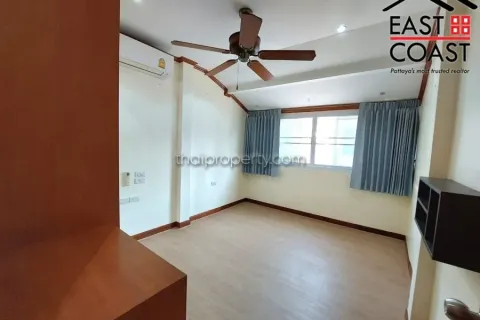 Casa de 3 dormitorios en Jomtien Beach, Pattaya, Tailandia № 213272 - foto 21